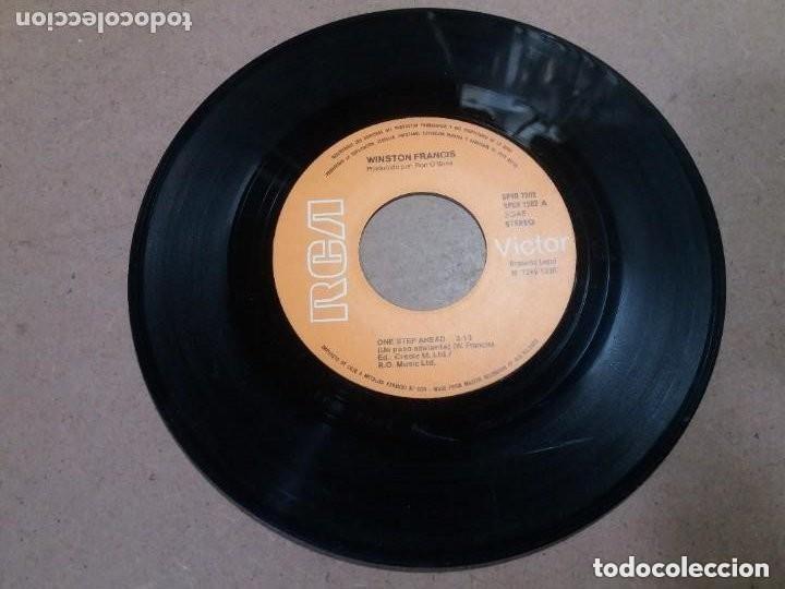 Discos de vinilo: WINSTON FRANCIS / ONE STEP AHEAD / SINGLE 7 PULGADAS - Foto 1