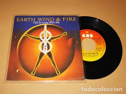 Discos de vinilo: EARTH WIND & FIRE - FALL IN LOVE WITH ME - SINGLE - 1982 - Foto 1