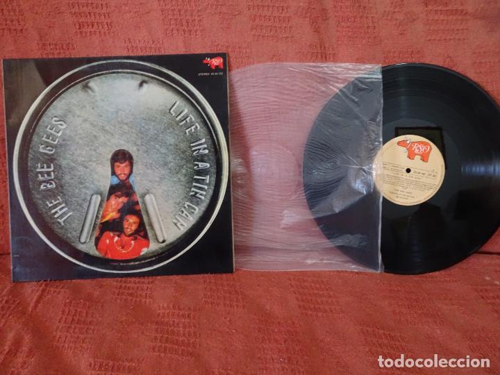 Discos de vinilo: LP -BEE GEES -LIFE IN A TIN CAN - Foto 3