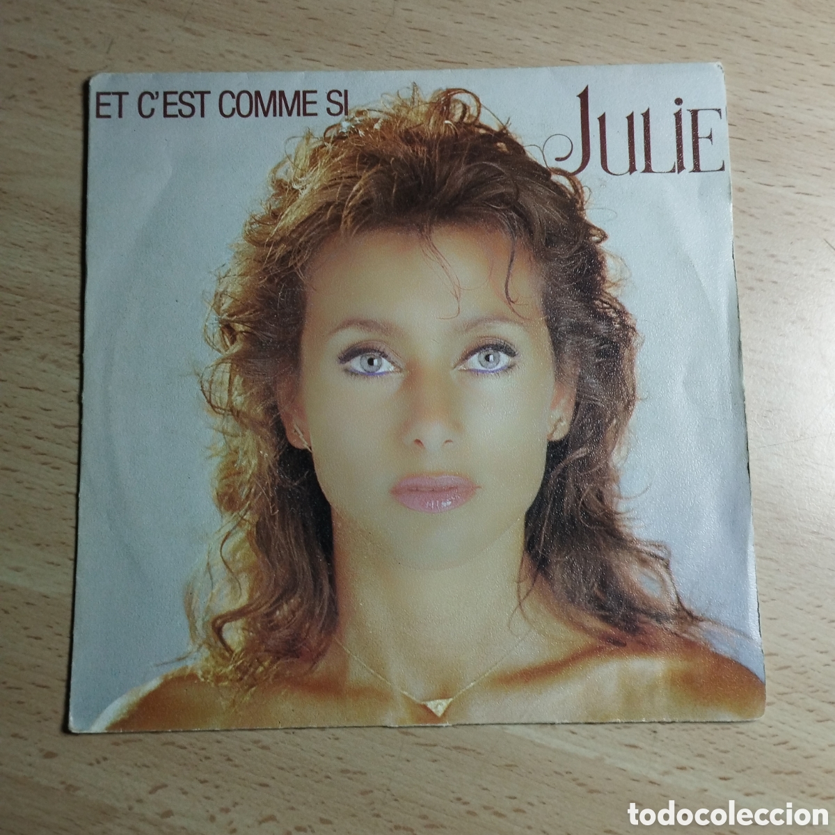 Disques de vinyle: Single 7&rdquo; Julie 1982 France. Et C'est comme si + les oiseaux de l'aube blance.