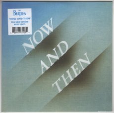 Discos de vinilo: THE BEATLES NOW AND THEN / LOVE ME DO 2023 BLUE SINGLE 45 VINYL LIMITED AZUL
