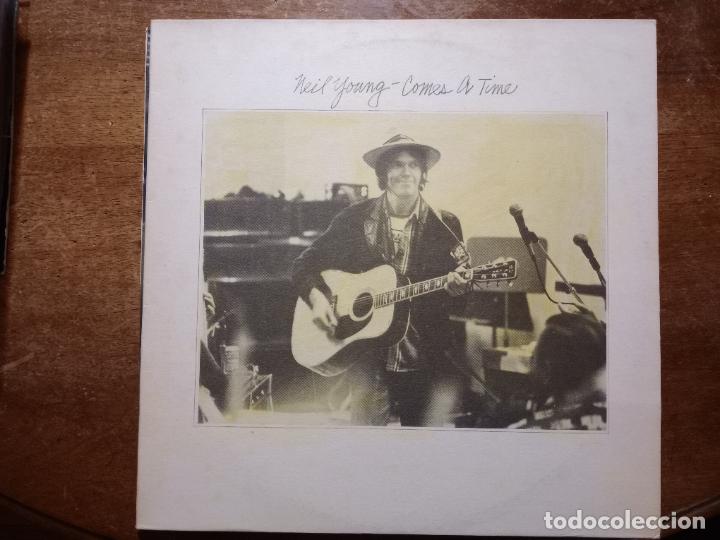Discos de vinilo: Neil Young - comes a time - Foto 1