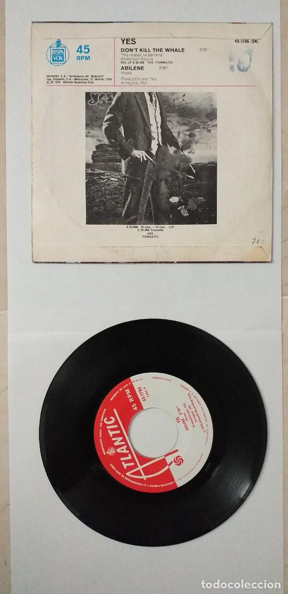 Discos de vinilo: YES DON&acute;T KILL THE WALE SINGLE 1978 - Foto 2