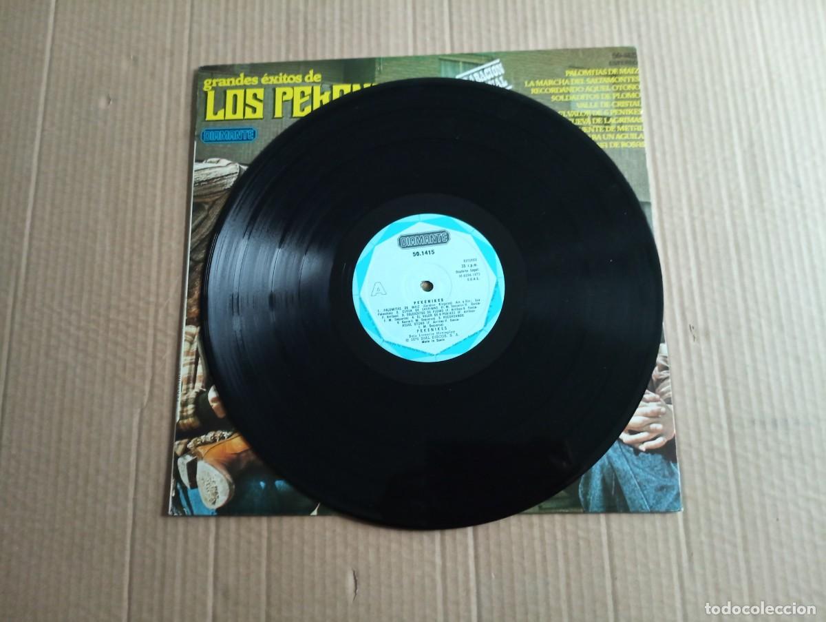 Discos de vinilo: LOS PEKENIKES - GRANDES EXITOS LP 1975 - Foto 2