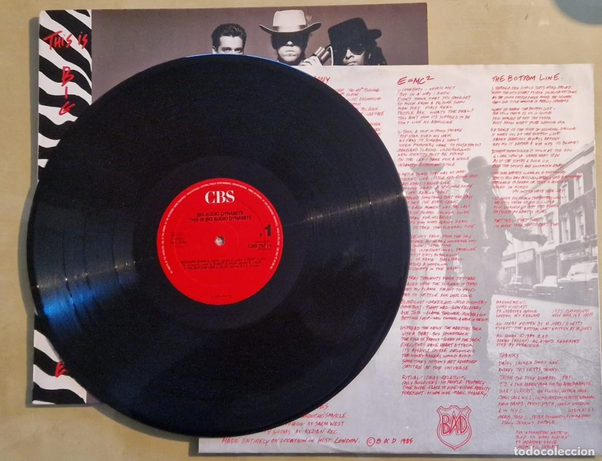 Discos de vinilo: BIG AUDIO DYNAMITE - THIS IS B.A.DYNAMITE LP 1985 (CBS) ESPA&Ntilde;A - Foto 2