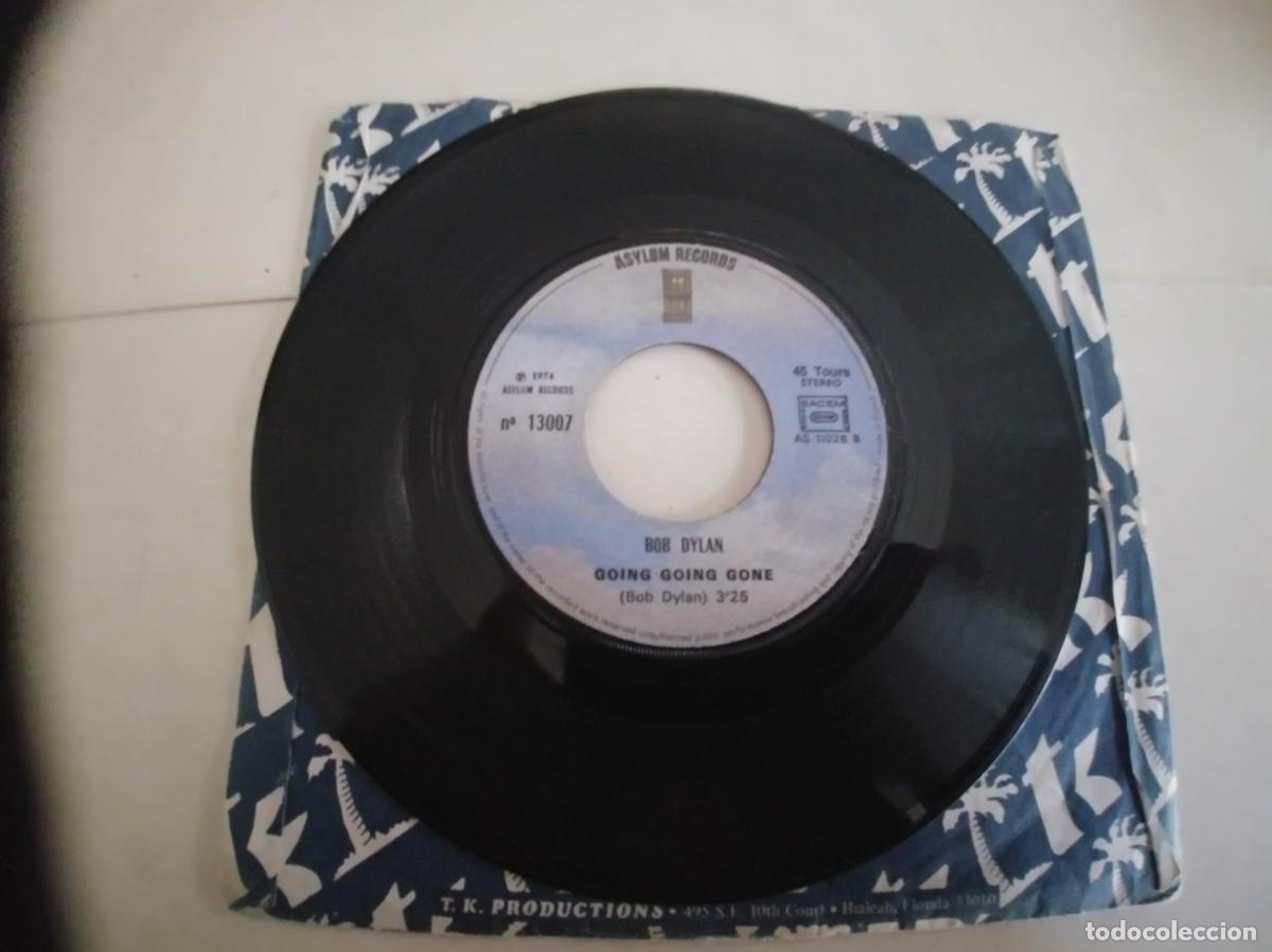 Discos de vinilo: BOB DYLAN-SINGLE SOMETHING THERE IS ABOUT YOU-SIN FUNDA - Foto 1