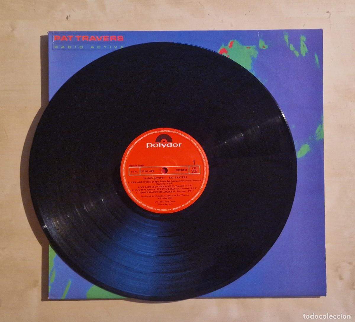 Discos de vinilo: PAT TRAVERS - RADIO ACTIVE LP 1981 (POLYDOR) ESPA&Ntilde;A - Foto 2