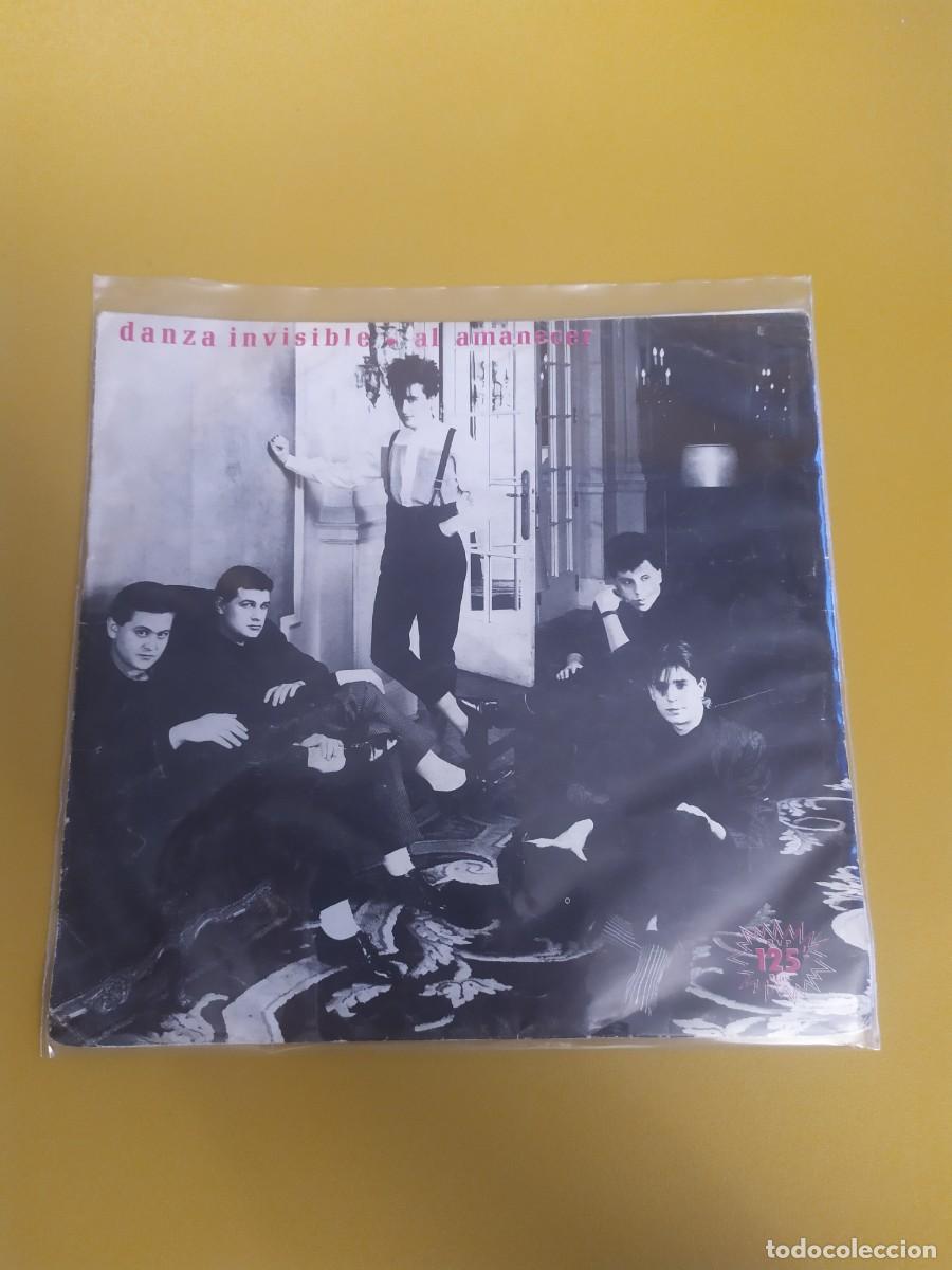 Discos de vinilo: Danza Invisible - Al amanecer / Sue&ntilde;os de intimidad 1983 - Foto 1
