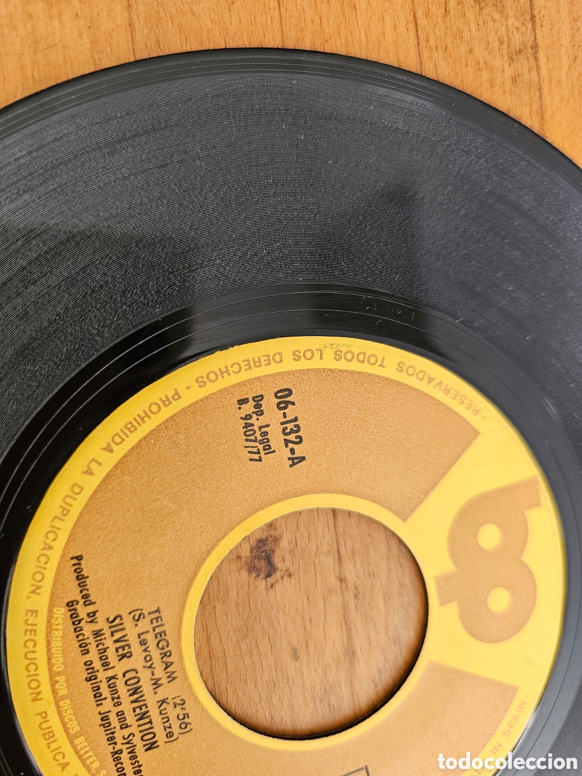 Discos de vinilo: Disco de vinilo de 45 RPM Silver Conection. 1977 - Foto 3