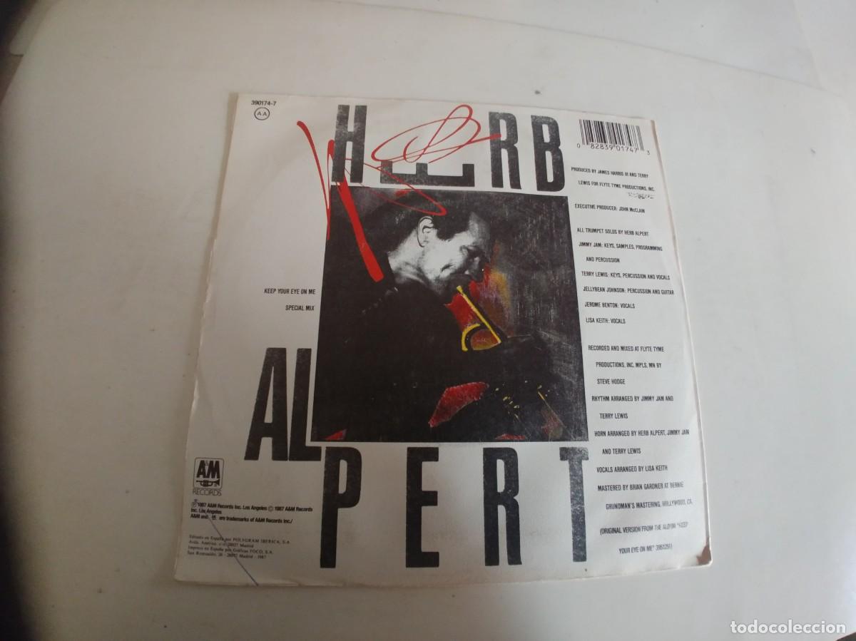 Discos de vinilo: HERB ALPERT-SINGLE KEEP YOUR EYE ON ME - Foto 2