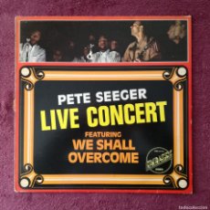 Discos de vinilo: PETE SEEGER - LIVE CONCERT FEAT. WE SHALL OVERCOME (EMBASSY) LP HOLANDA - EXCELENTE