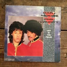 Dischi in vinile: GARY MOORE & PHIL LYNOTT OUT IN THE FIELDS