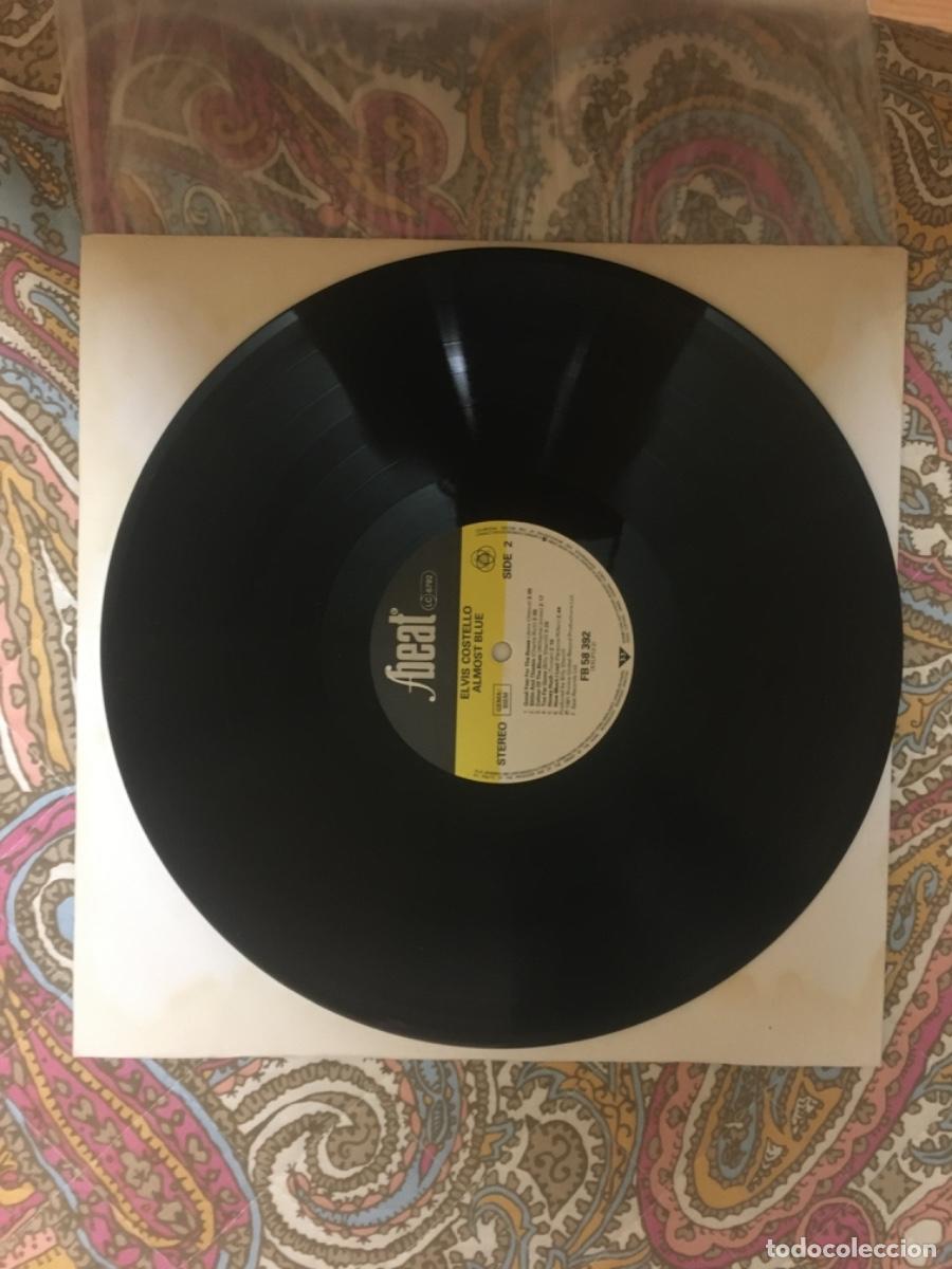 Discos de vinilo: ELVIS COSTELLO-ALMOST BLUE(SIN CARATULA) - Foto 2