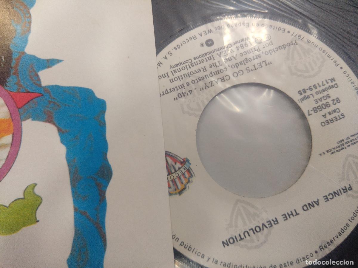 Discos de vinilo: PRINCE AND THE REVOLUTION/LETS GO CRAZY/SINGLE. - Foto 2