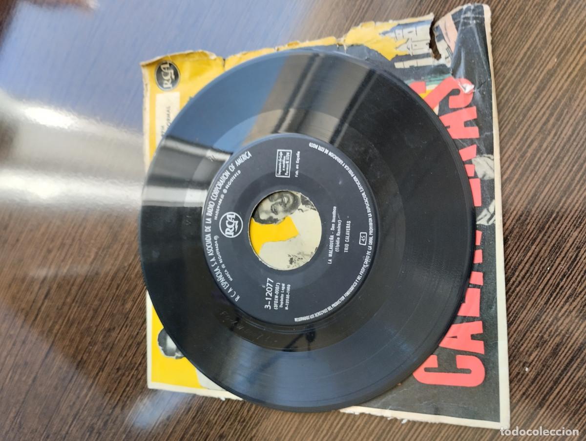 Discos de vinilo: Disco Single trio calaveras - Foto 2