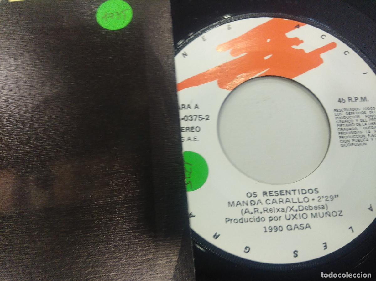 Discos de vinilo: OS RESENTIDOS/MANDA CARALLO/SINGLE. - Foto 2