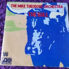 Discos de vinilo: THE MIKE THEODORE ORCHESTRA – THE BULL ,VINYL, 7”, SINGLE 1978 SPAIN 45-1624 (SN)