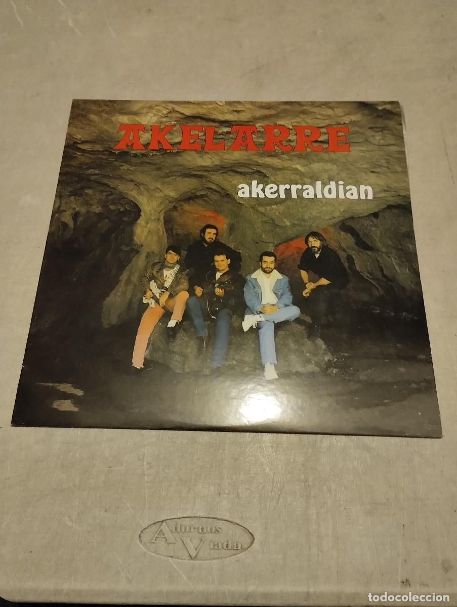 Discos de vinilo: Akelarre LP Akerraldian insert letras - Foto 1