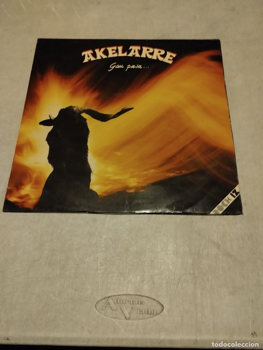 Discos de vinilo: Akelarre LP Gau Pasa insert letras - Foto 1