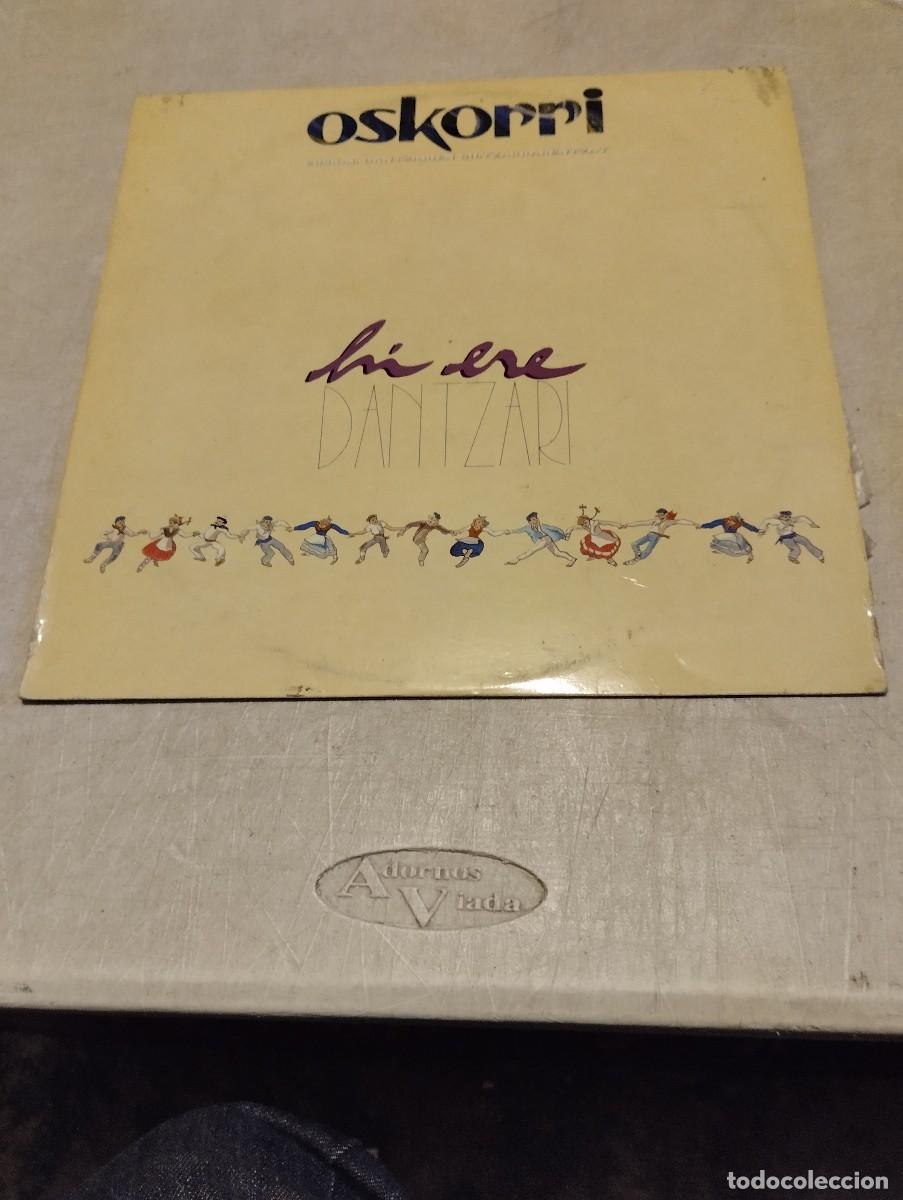 Discos de vinilo: Oskorri LP Hi Erte Dantzari insert - Foto 1