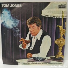 Discos de vinilo: TOM JONES - DAUGHTER OF DARKNESS / TUPELO MISSISSIPPI FLASH (7”, SINGLE)