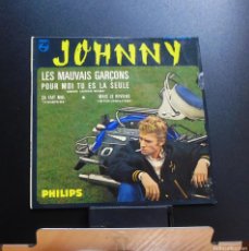 Discos de vinilo: JOHNNY HALLYDAY - LES MAUVAIS GARÇONS & POUR MOI TU ES LA SEU- + 2- AÑO 1964 -VINILO/FUNDA (VG+ )