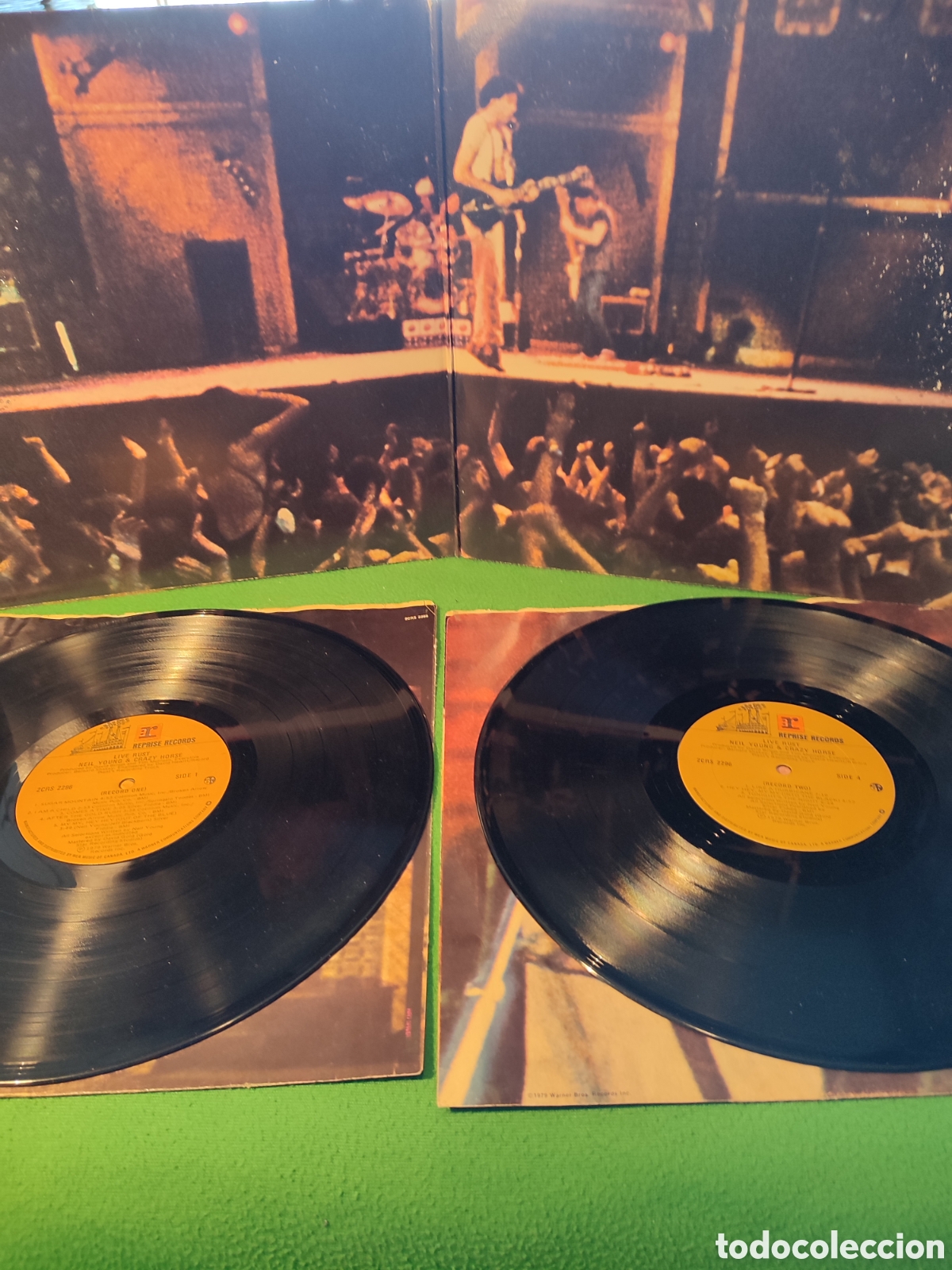 Discos de vinilo: Neil Young & Crazy Horse - Live Rust 2 Lps - Foto 3