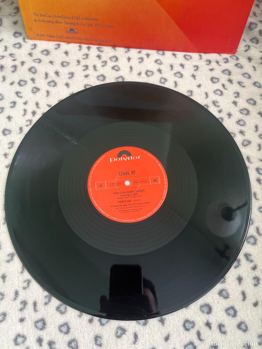 Discos de vinilo: Level 42 &lrm;&ndash; The Sun Goes Down (Living It Up) - Foto 3