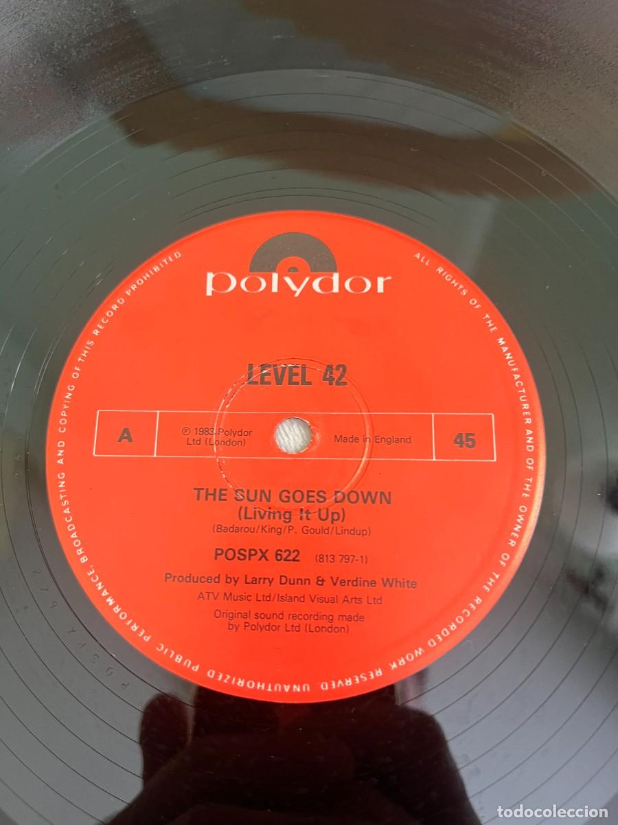 Discos de vinilo: Level 42 &lrm;&ndash; The Sun Goes Down (Living It Up) - Foto 4