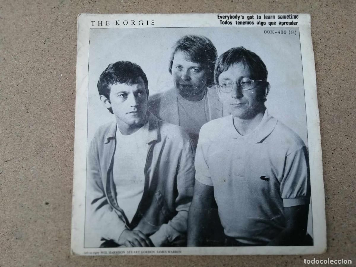 Discos de vinilo: DISCO SINGLE. THE KORGIS (EVERYBODYS GOT TO LEARN SOMETIME - DUMB WAITERS) - Foto 1