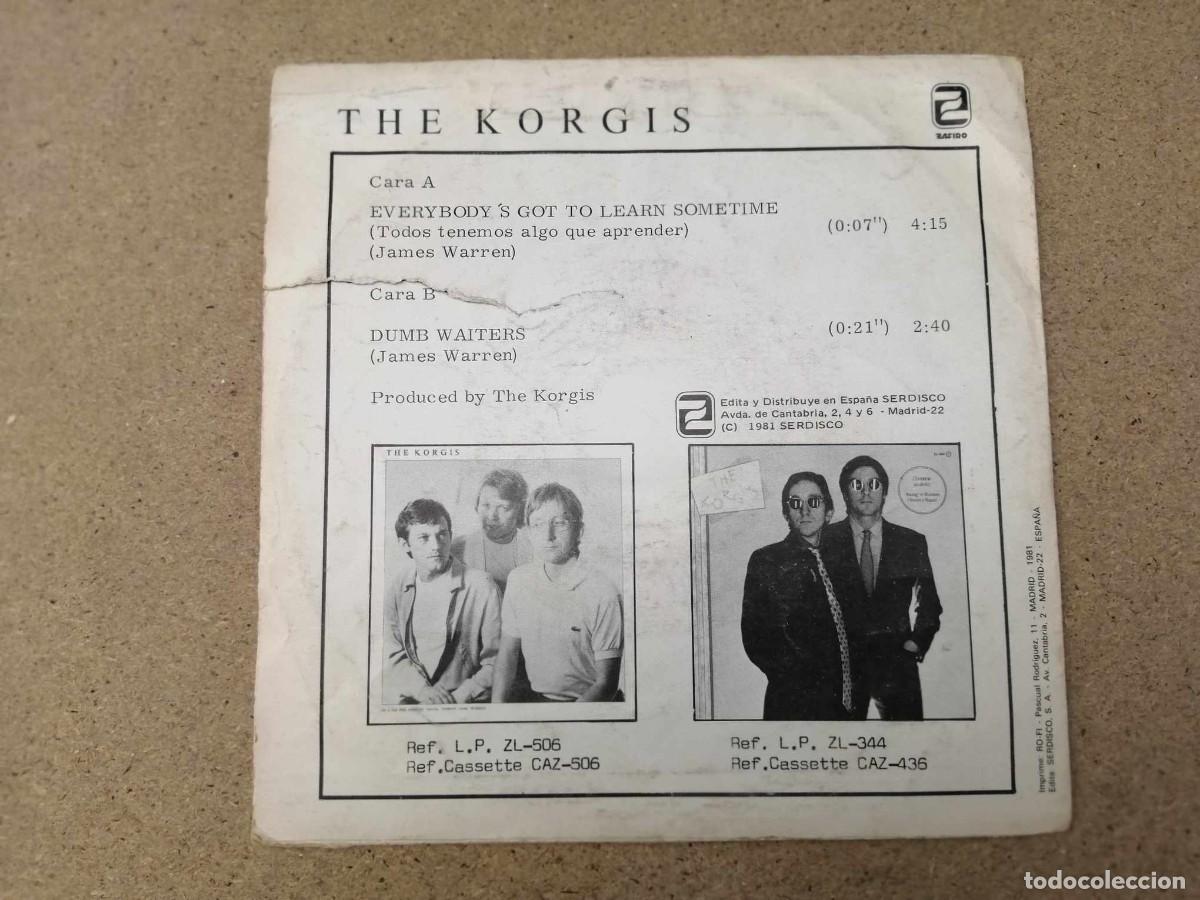 Discos de vinilo: DISCO SINGLE. THE KORGIS (EVERYBODYS GOT TO LEARN SOMETIME - DUMB WAITERS) - Foto 2