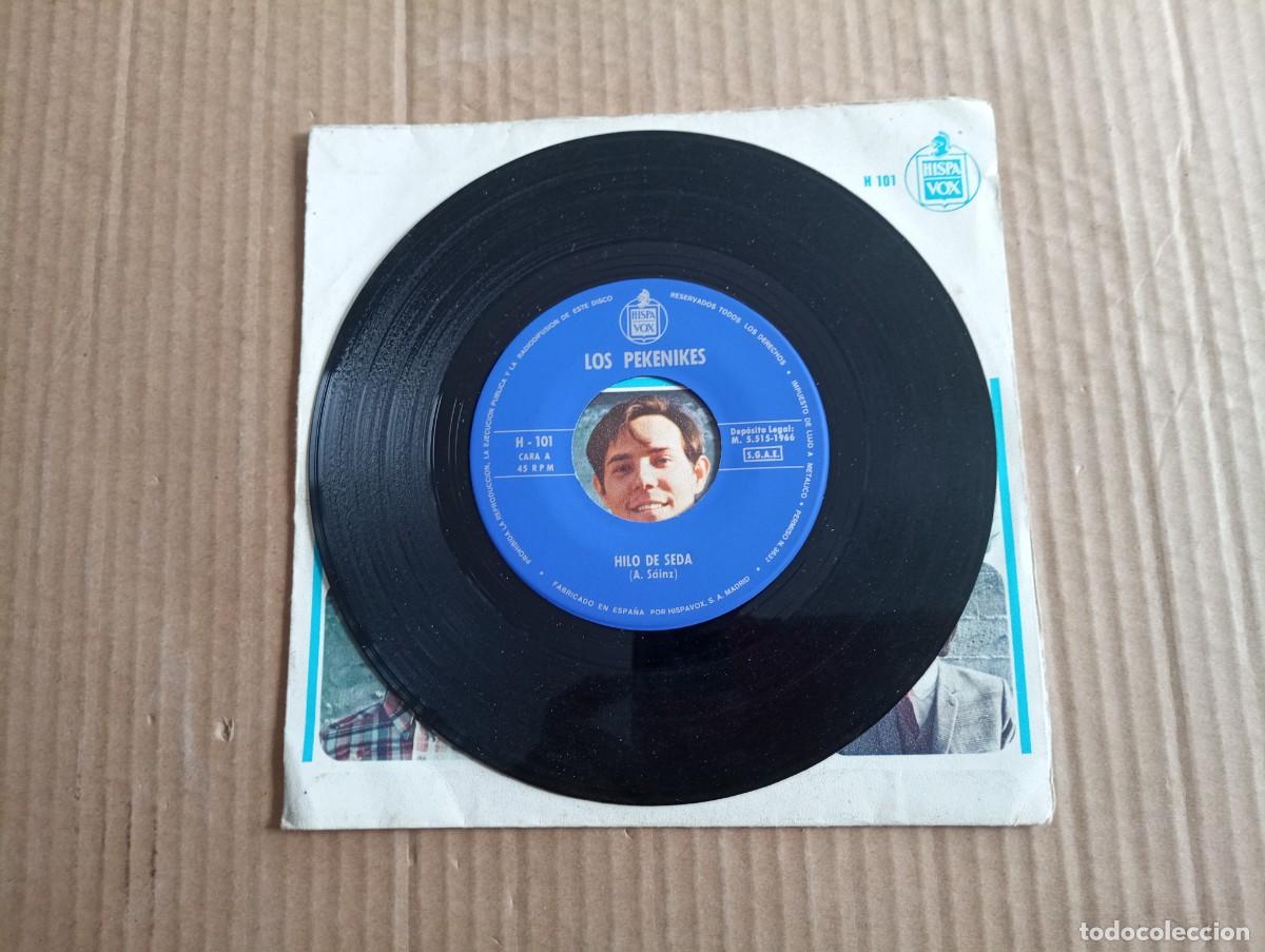 Discos de vinilo: LOS PEKENIKES - HILO DE SEDA SINGLE 1966 - Foto 2