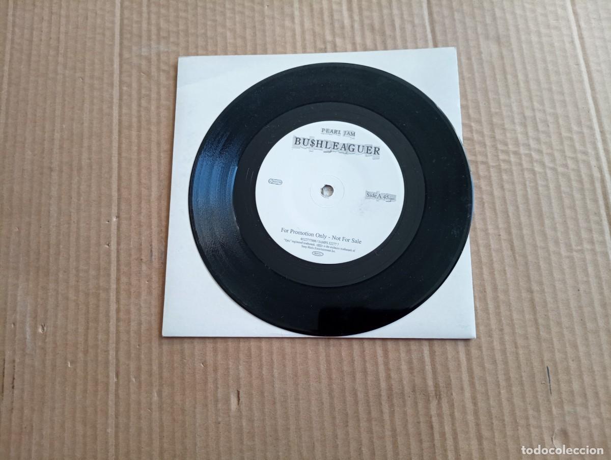 Discos de vinilo: PEARL JAM - BUSHLEAGUER SINGLE 2002 - Foto 2