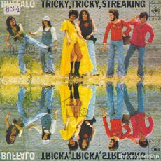 Discos de vinilo: BUFFALO – TRICKY, TRICKY, STREAKING; ABBEY BELLS – CBS 2503 – 1974
