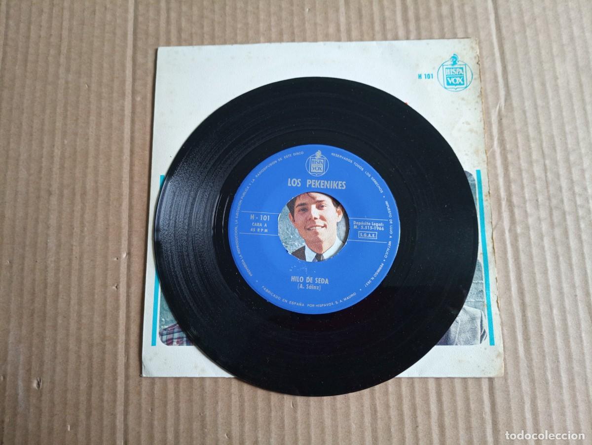 Discos de vinilo: LOS PEKENIKES - HILO DE SEDA SINGLE 1966 - Foto 2