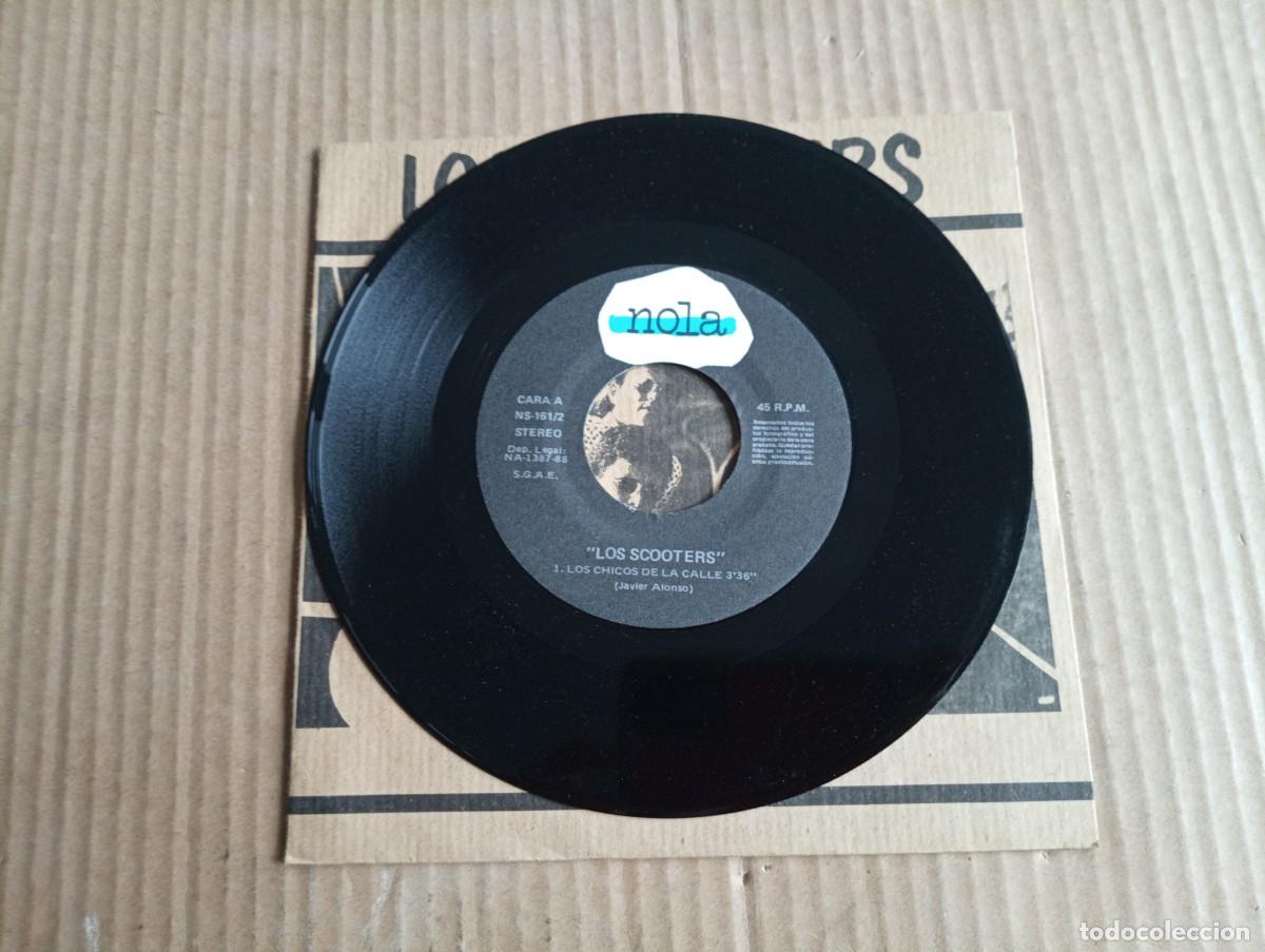 Discos de vinilo: LOS SCOOTERS - LOS CHICOS DE LA CALLE SINGLE 1988 - Foto 2