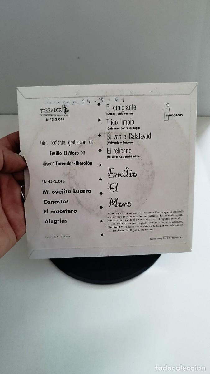 Discos de vinilo: Emilio &rdquo;El Moro&rdquo; &ndash; El Emigrante.Single Vinilo 7&rdquo; - Foto 3