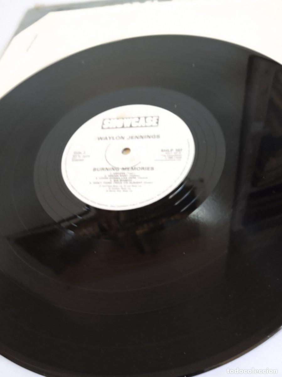 Discos de vinilo: WAYLON JENNINGS Burning Memories - Foto 3