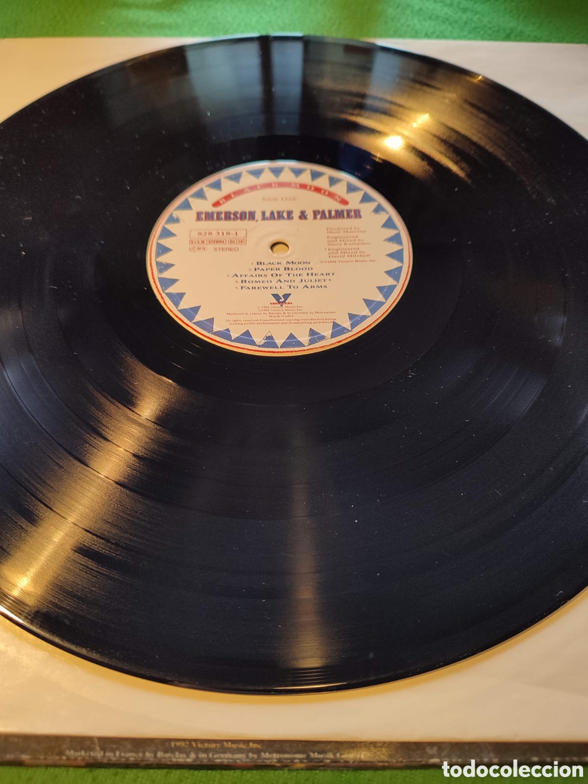 Discos de vinilo: Emerson, Lake & Palmer - Black Moon - Foto 3