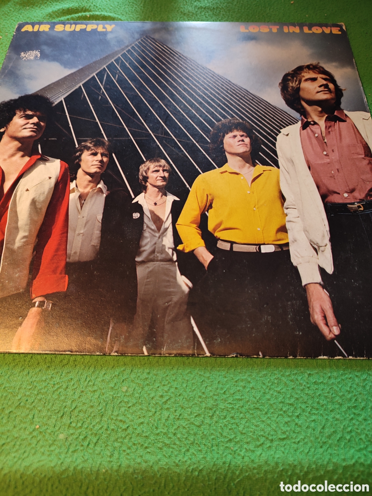 Discos de vinilo: Air Supply - Lost in Love - Foto 1
