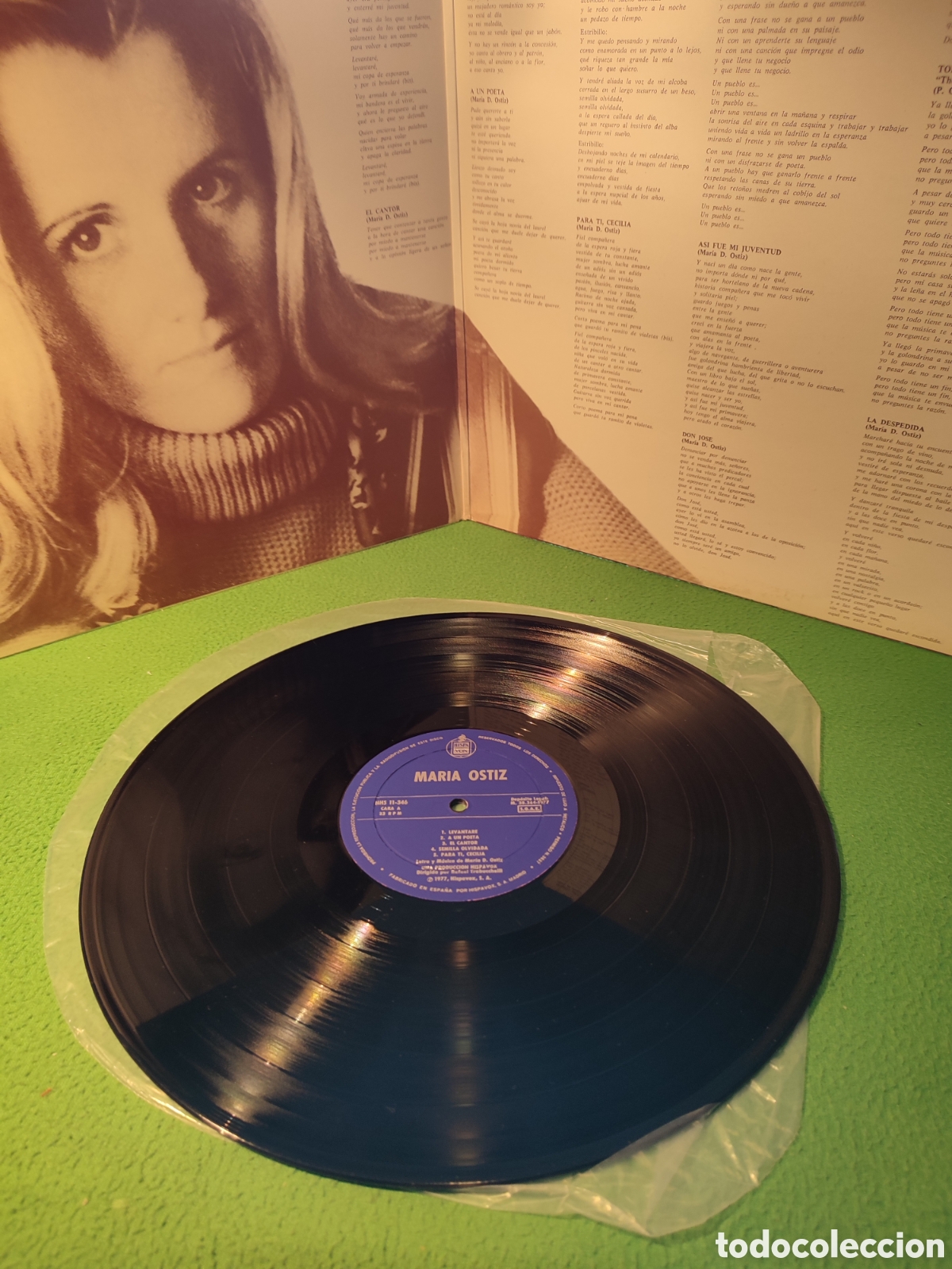 Discos de vinilo: Mar&iacute;a Ostiz - Un pueblo es... - Foto 2