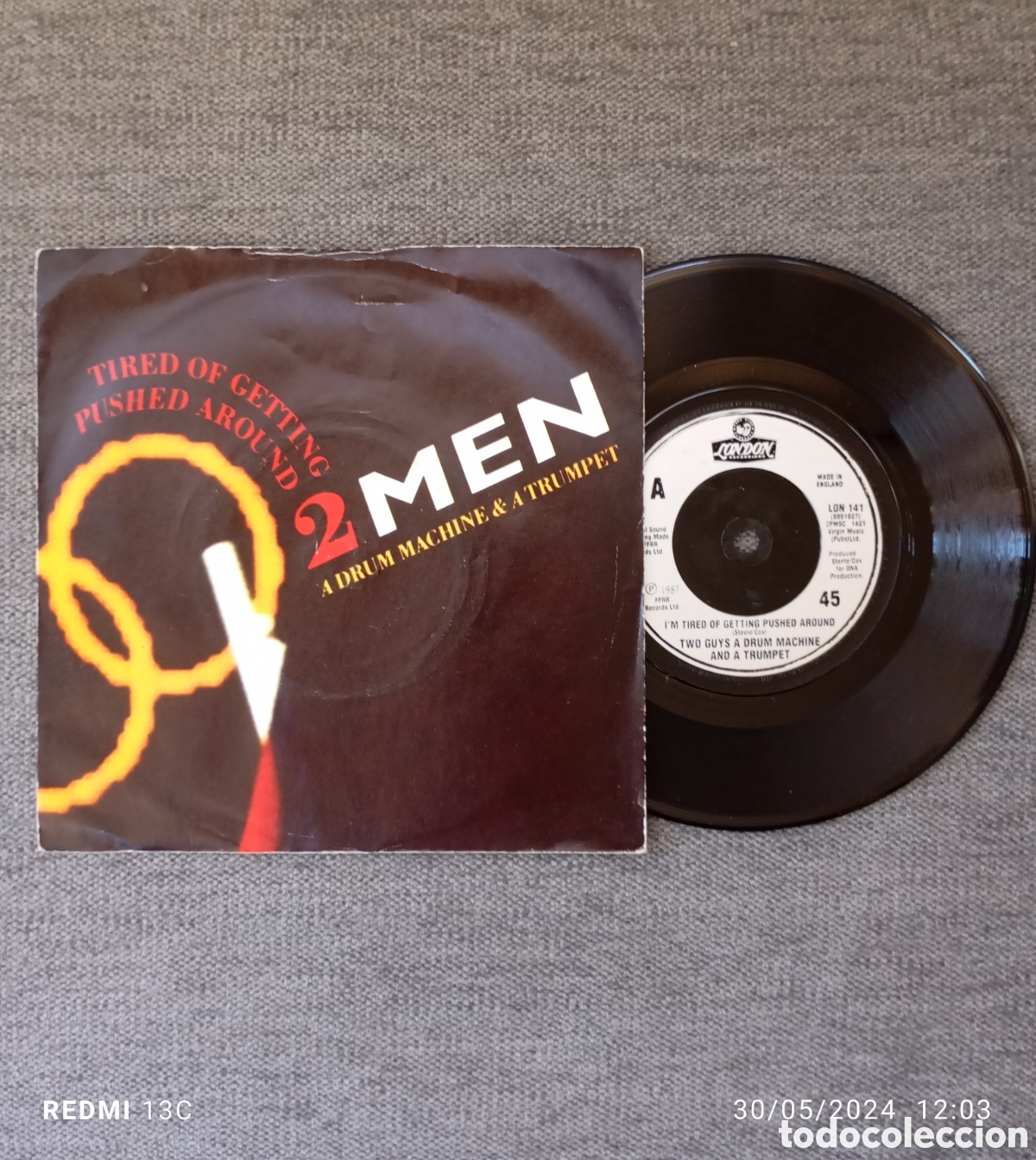 Disques de vinyle: 2 Men a Drum Machine & a Trumpet. I'm Tired of Getting Pushed Around/ Make it Funky. Single 7&rdquo;, 1987