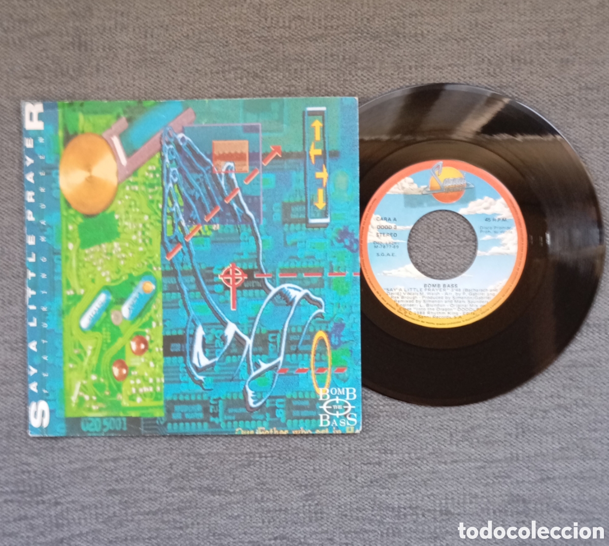 Disques de vinyle: Bomb The Bass. Say A Little Prayer/ Megamix. Single 7&rdquo;, a&ntilde;o 1988.