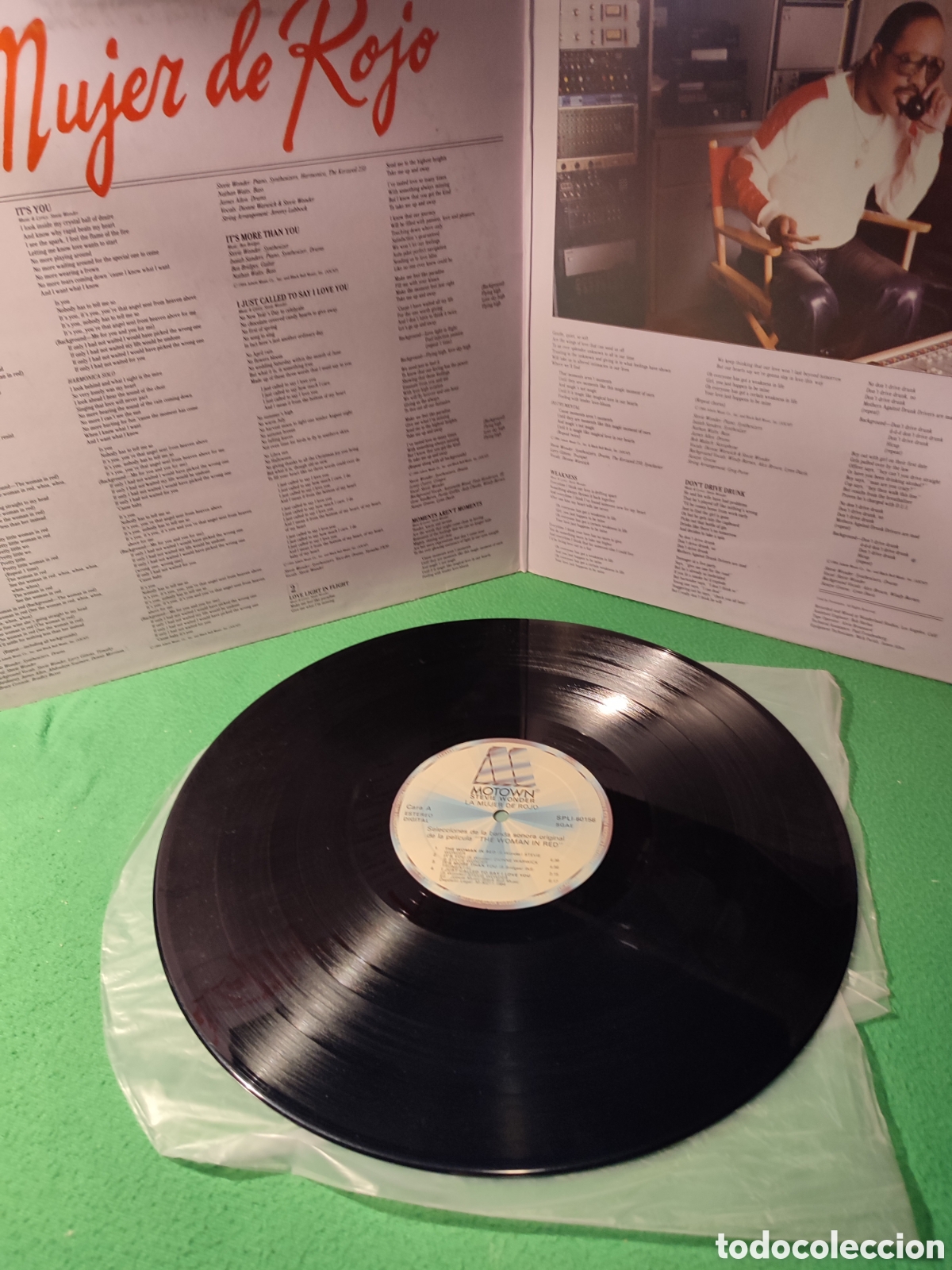 Discos de vinilo: Stevie Wonder - BSO La mujer de rojo - Foto 2