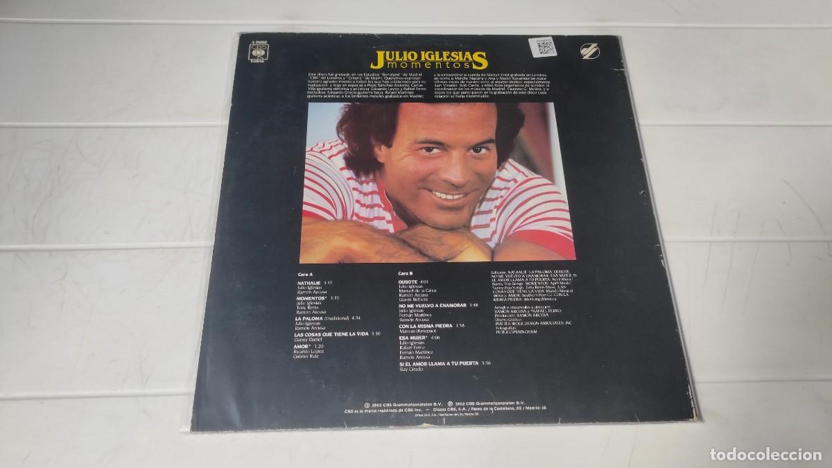 Discos de vinilo: LP JULIO IGLESIAS - MOMENTOS - Foto 2