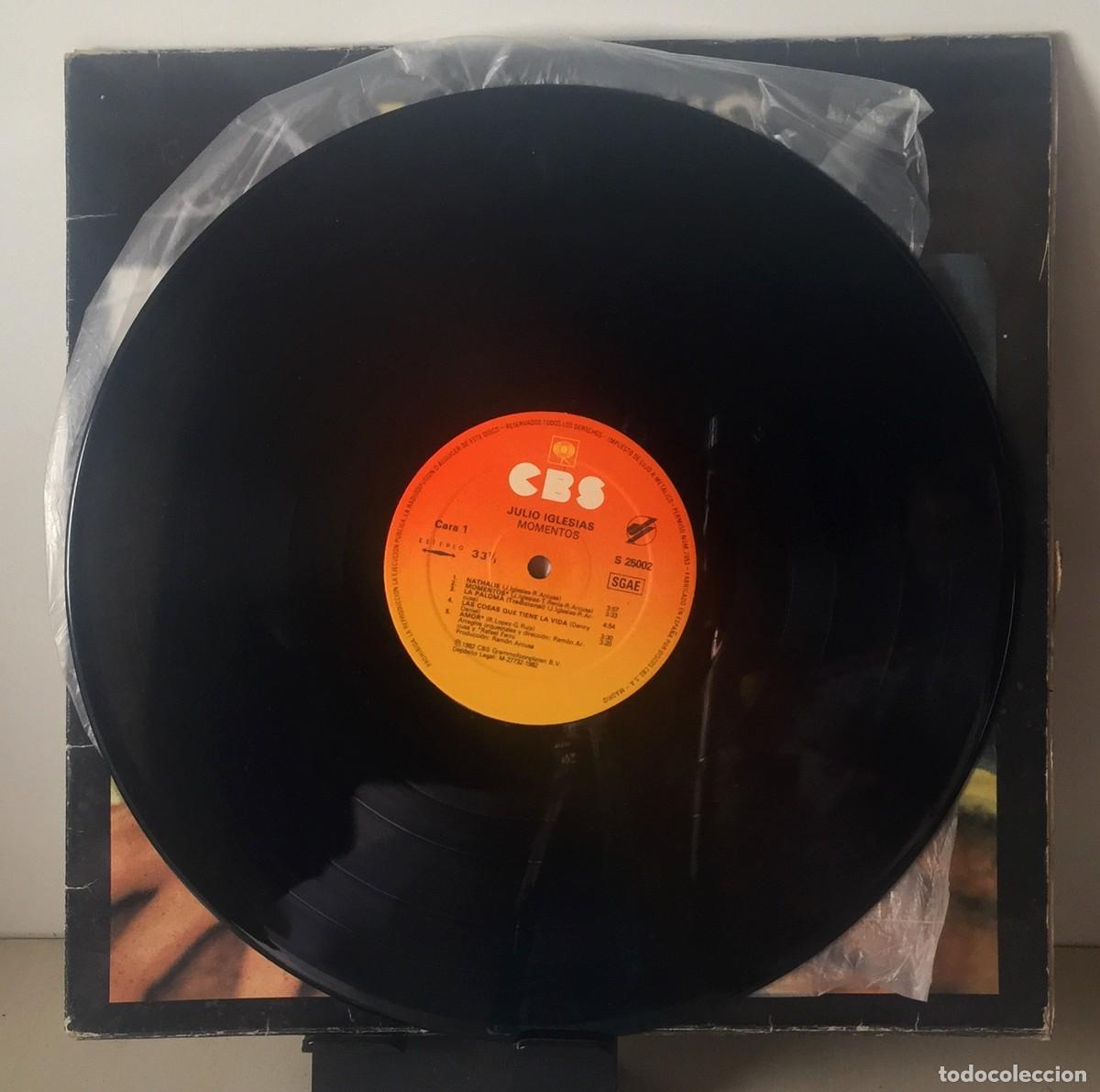 Discos de vinilo: Julio Iglesias - Momentos - LP - Foto 4