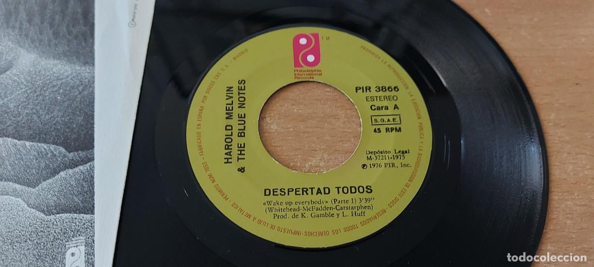 Discos de vinilo: 2 single 7&rdquo; HAROLD MELVIN BLUE NOTES DESPERTAD TODOS + MALA SUERTE - Foto 3