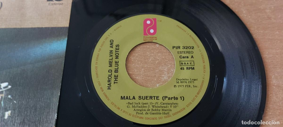Discos de vinilo: 2 single 7&rdquo; HAROLD MELVIN BLUE NOTES DESPERTAD TODOS + MALA SUERTE - Foto 4