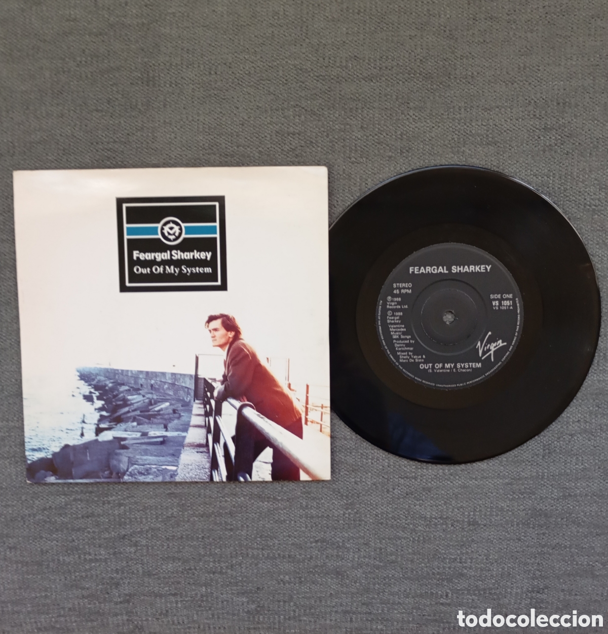 Dischi in vinile: Feargal Sharkey. Out Of My System/ A Touch Of Blue. Single 7&rdquo;, a&ntilde;o 1988.