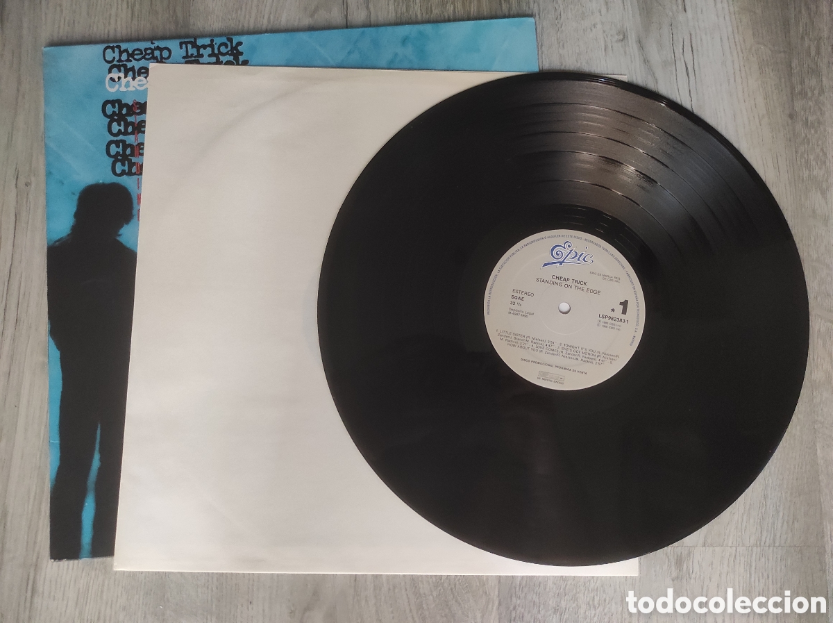 Discos de vinilo: Cheap Trick - Standing on The edge LP - Foto 3